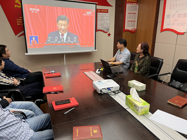 集中观看3_副本.jpg