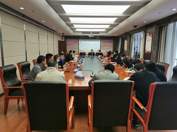 一支部党支部书记上党课_副本.jpg